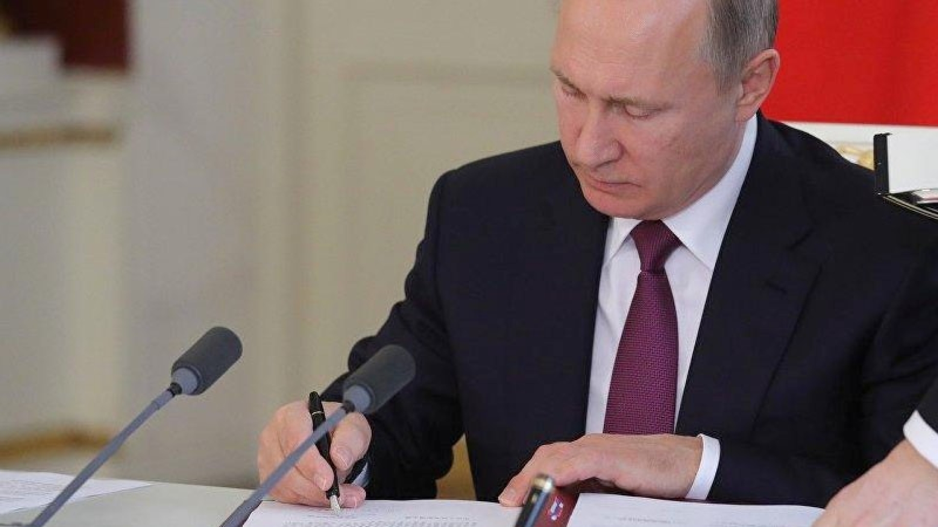 Глава государства подписал закон о защите прав женщин на селе