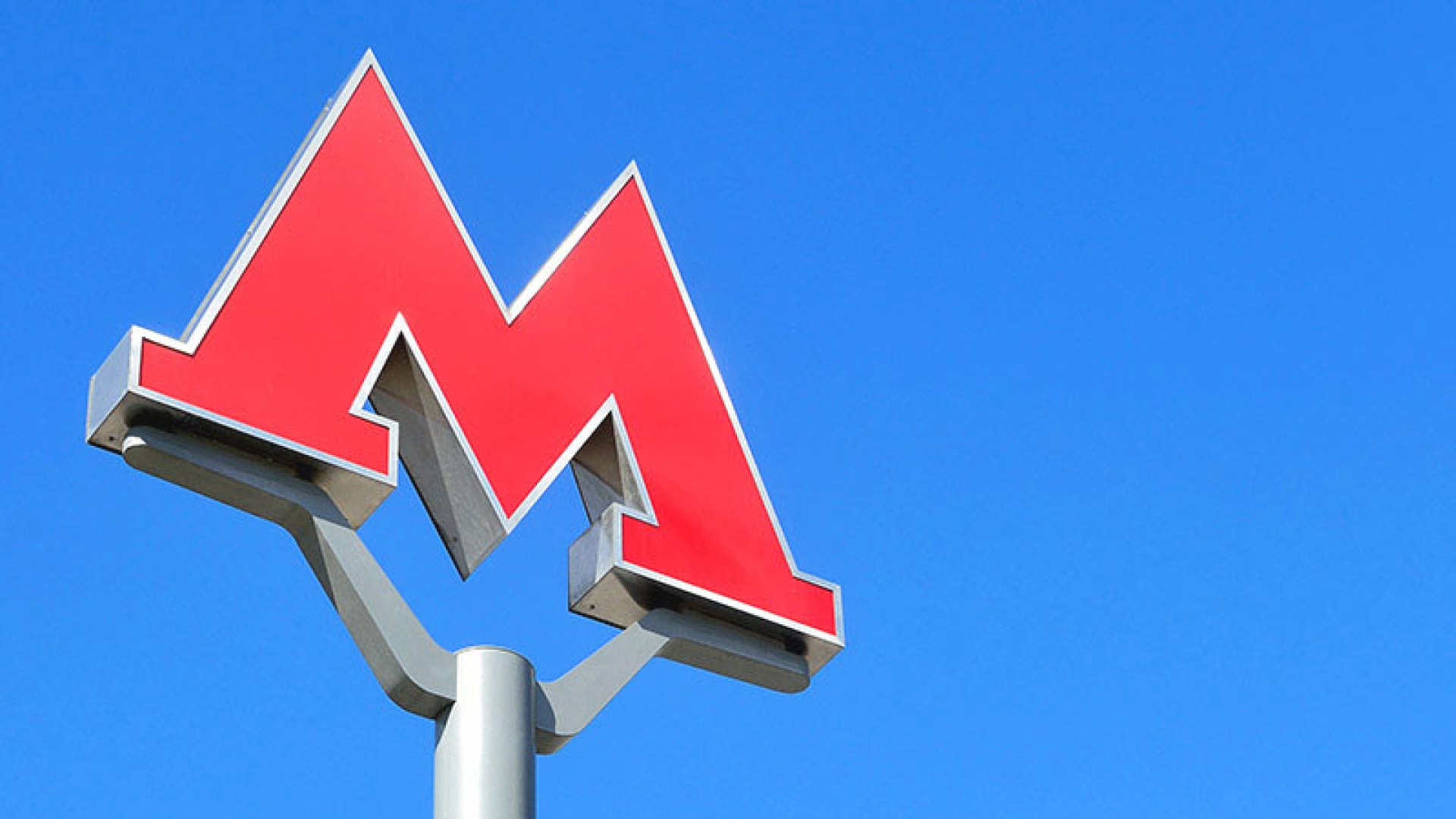 В столичном метро женщина нанесла ножом удар другому человеку