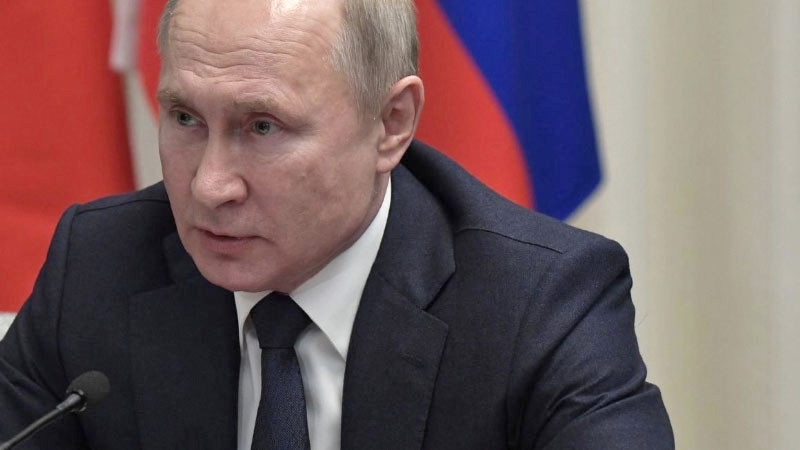 Путин предложил выплачивать имеющим право на маткапитал семьям по 5 тыс. ежемесячно на каждого ребенка до 3-х лет