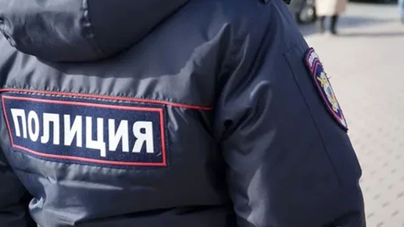 Пошла вслед за начальником