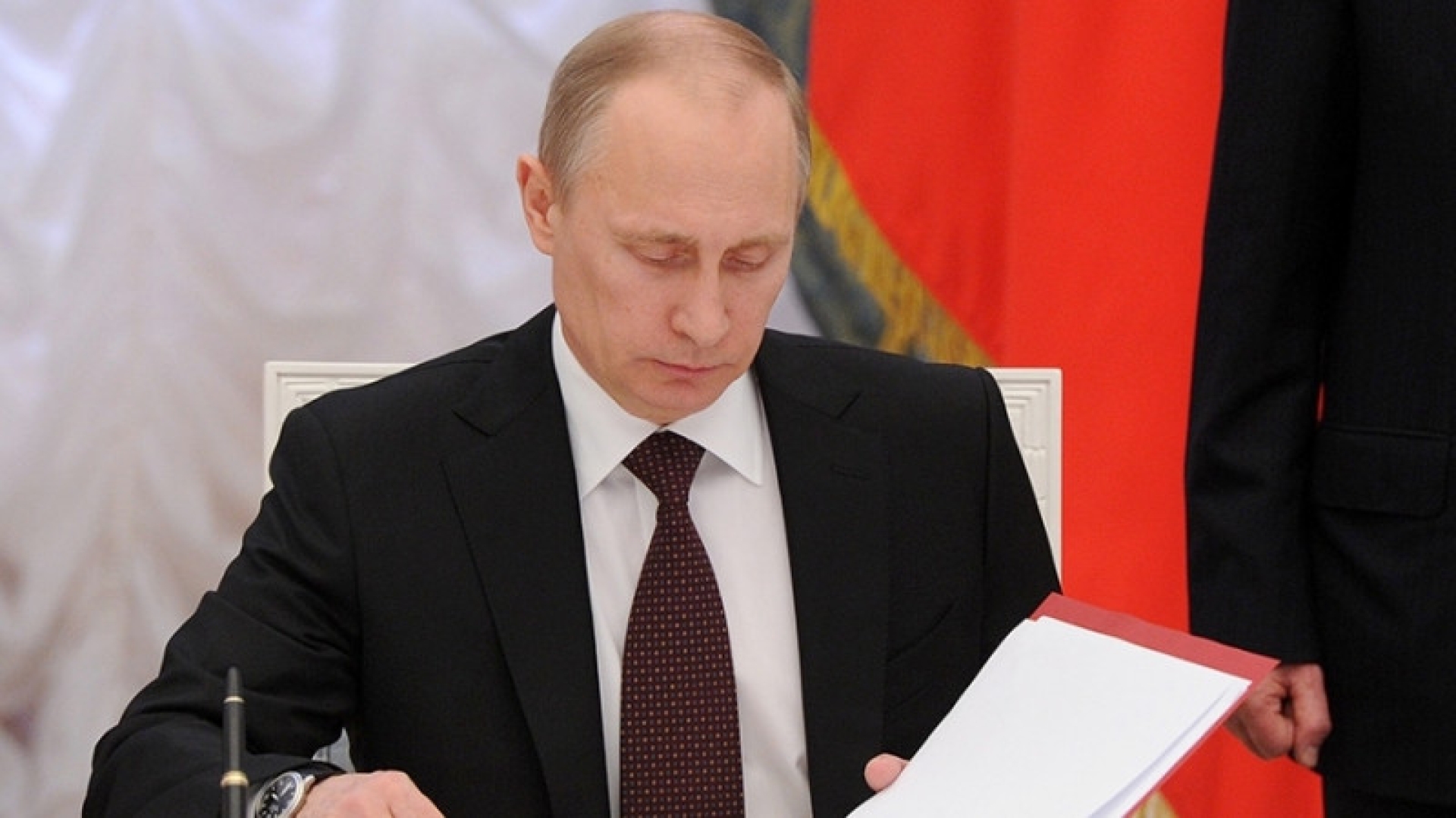 Автограф Путина выставят на аукцион