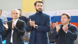 Все в дом: принципы жизни депутата Александра Прокопьева