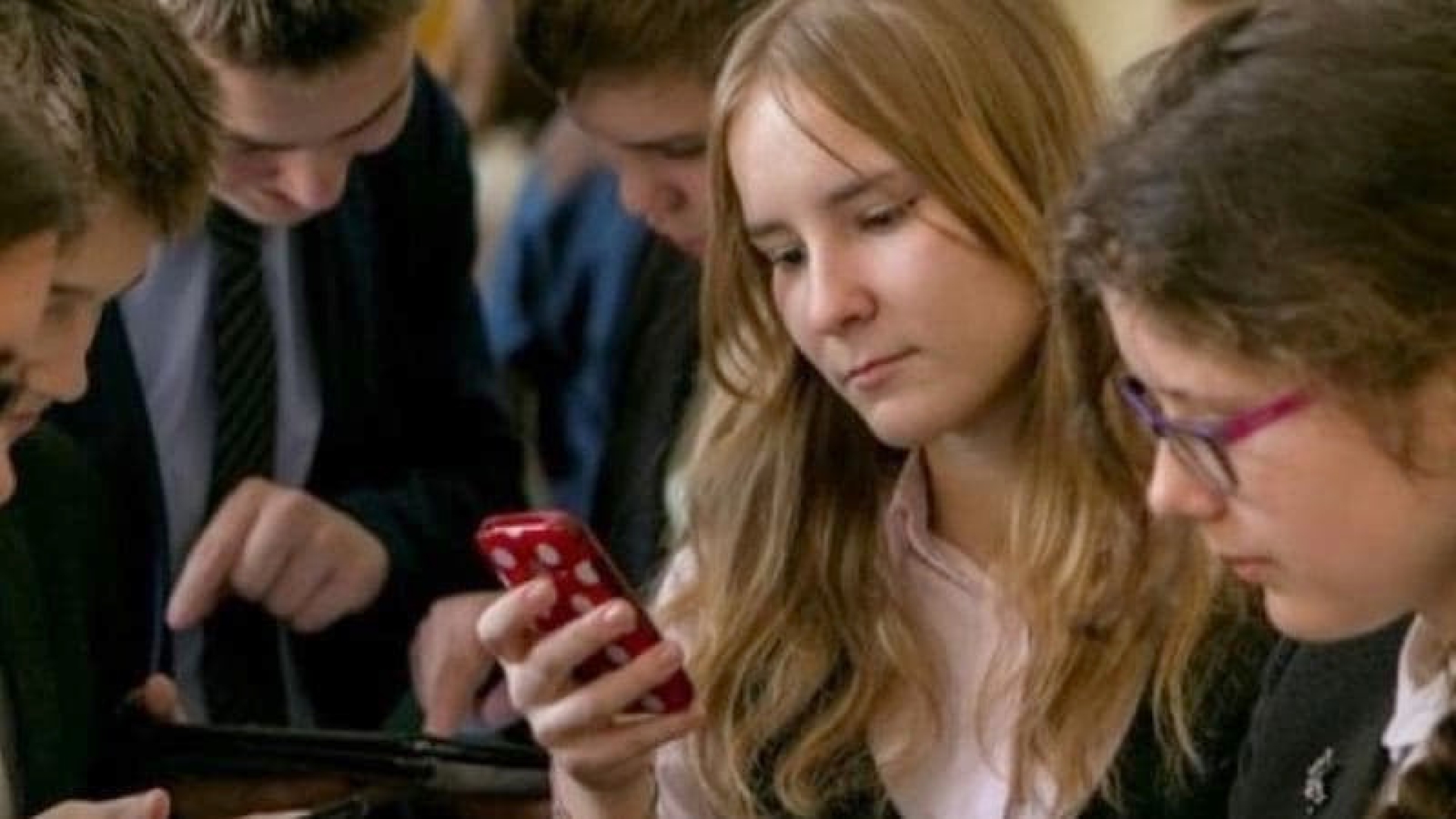В школах появятся нормативы для школьников с гаджетами