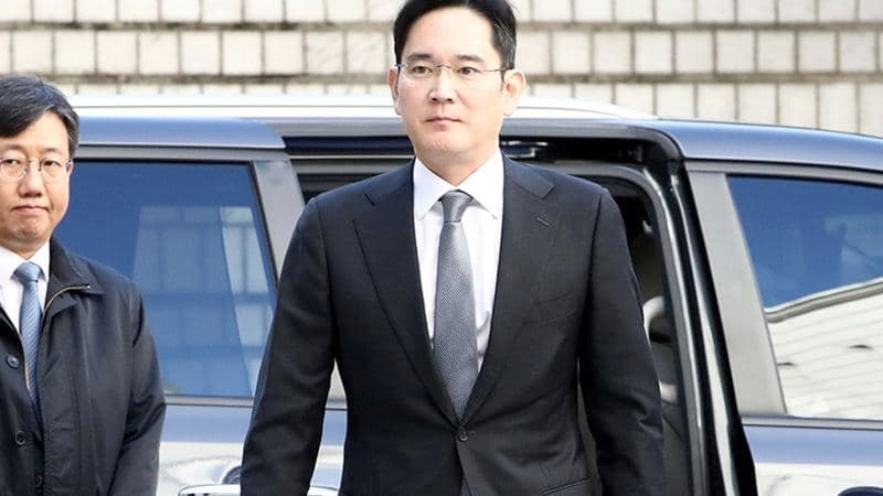 Главу Samsung посадили в тюрьму за взятку