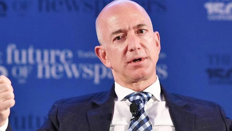 Основатель Amazon увольняется