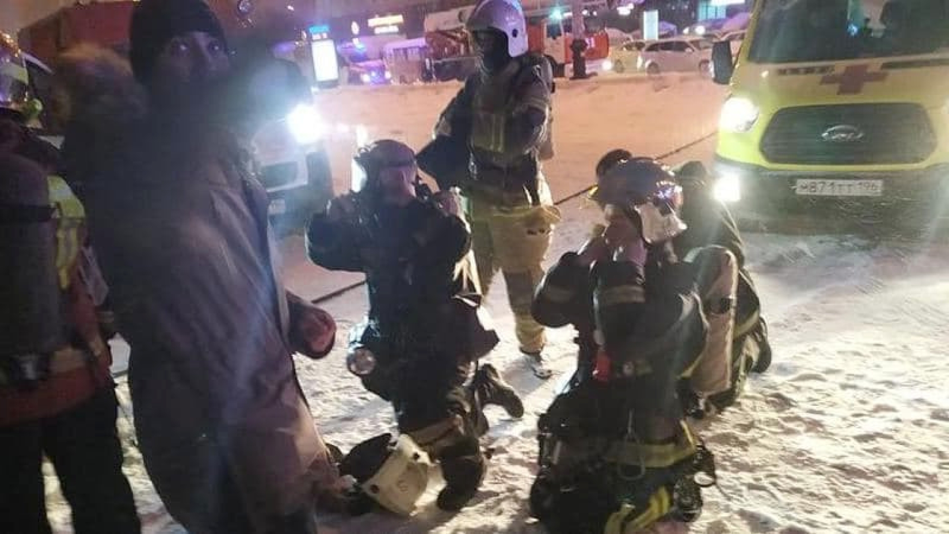 В Екатеринбурге горит 23-этажка, есть пострадавшие