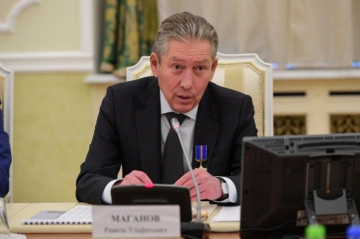Кому греет кресло Комарова?