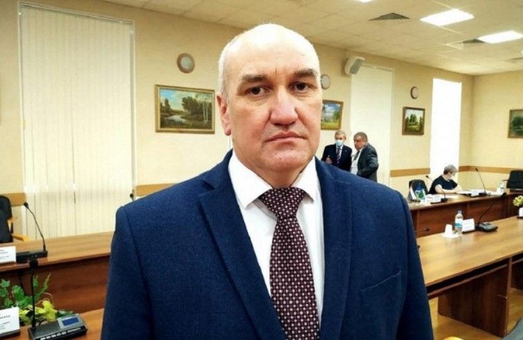 Кому греет кресло Комарова?