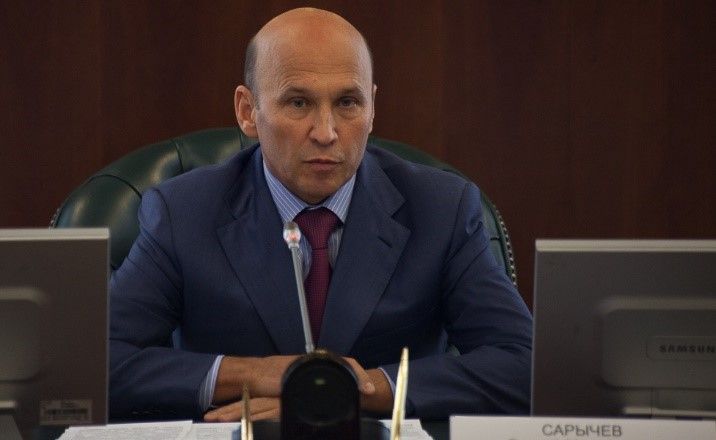 Кому греет кресло Комарова?