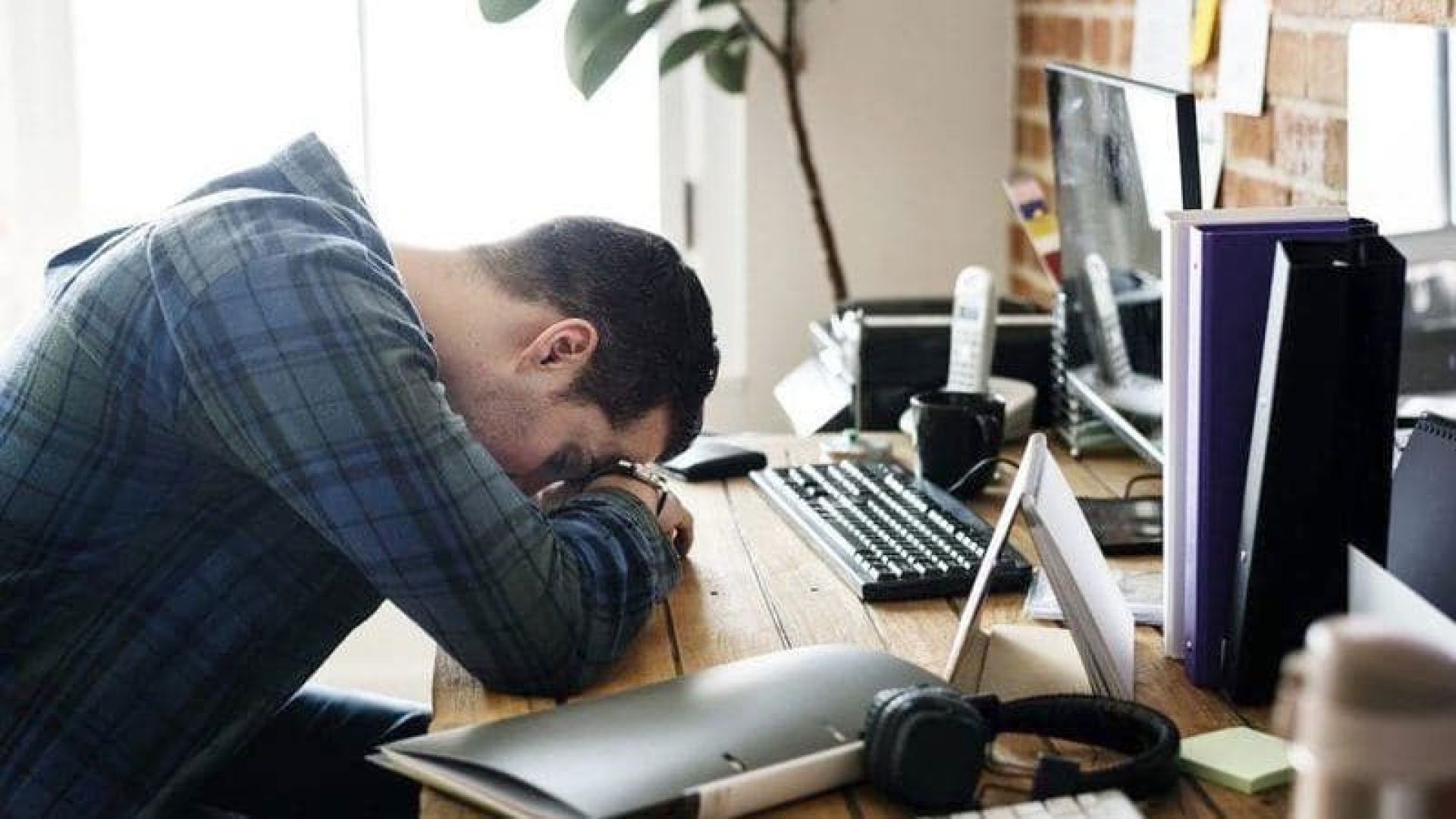 Названы самые сложные для поиска работы