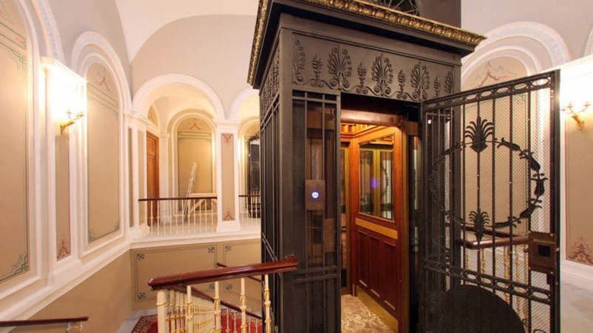 Петербуржцам разрешили не платить за лифт
