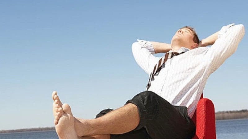 Россияне массово выходят на работу во время отпуска