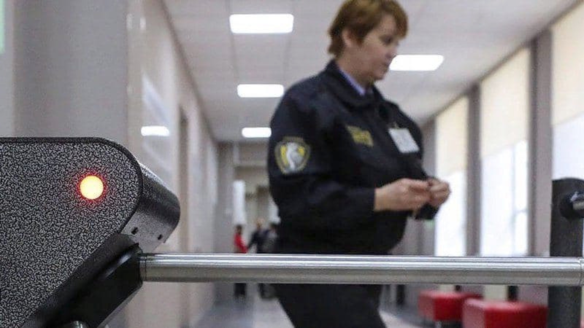На "антитеррористическую защищенность" школ Петербурга направят 3 млрд рублей