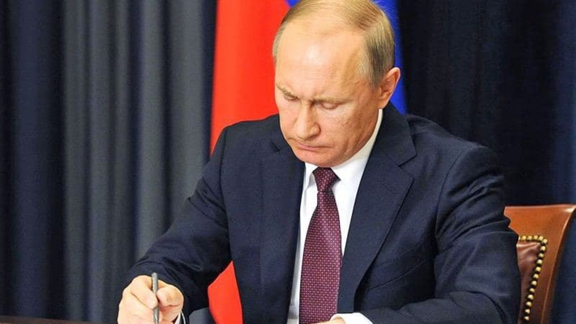 Путин утвердил закон о мерах поддержки беременных и семей с детьми