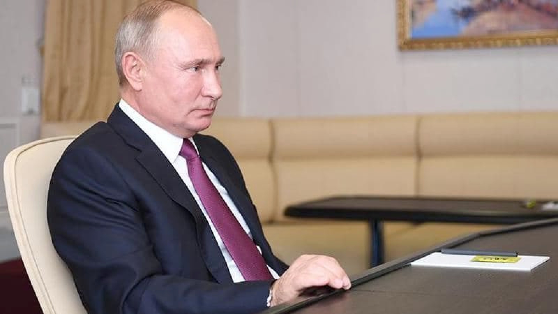 Путин одобрил удаление из Сети порочащей честь информации