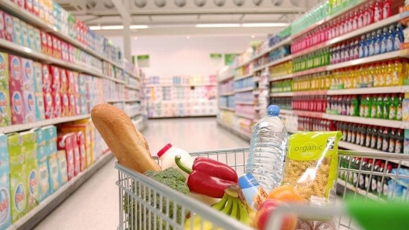 В гипермаркете воры устроили продуктовую драку