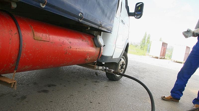 Автомобилистам хотят облегчить перевод транспорта на газ