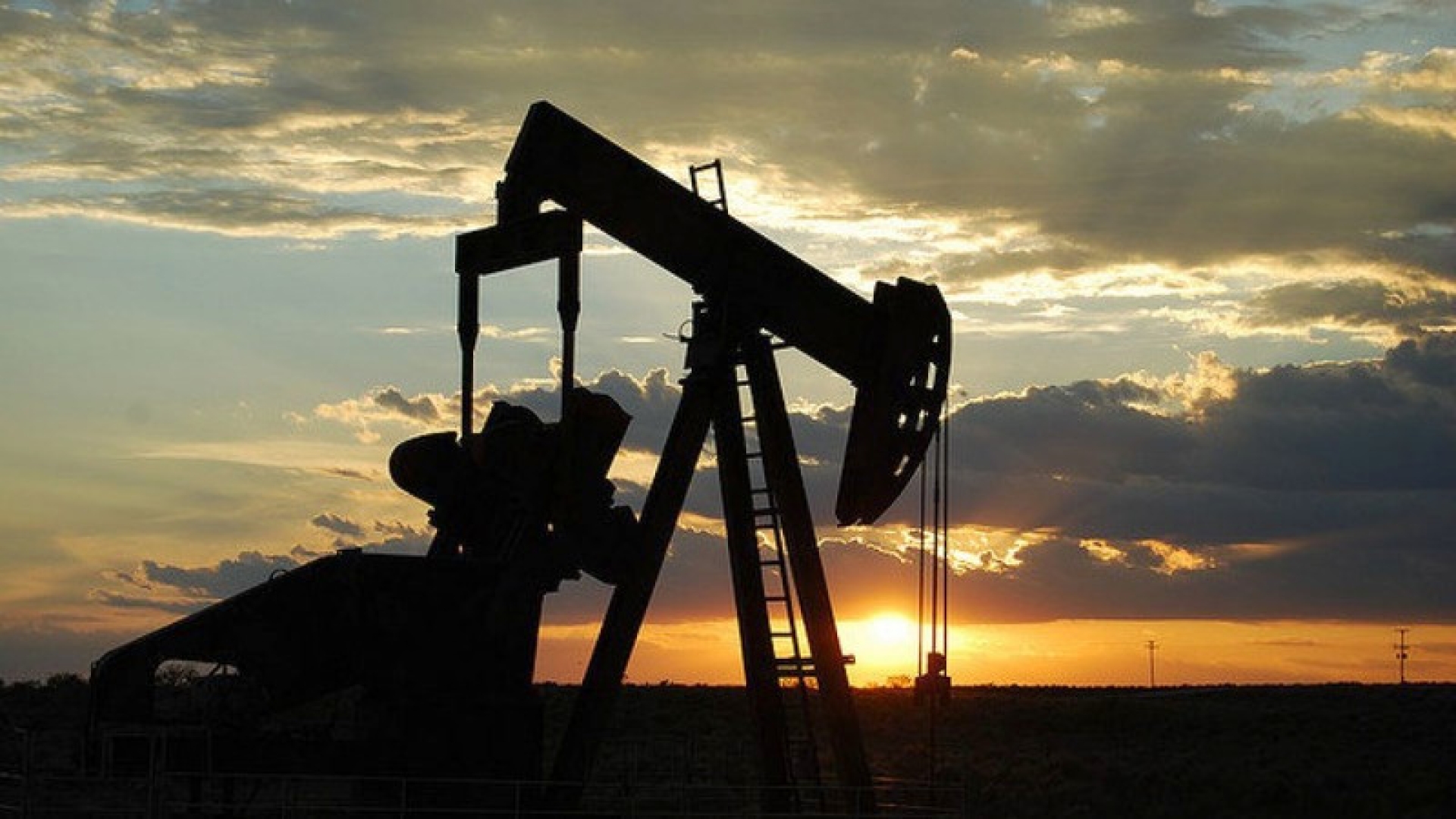 Цена нефти Urals превысила $93 за баррель