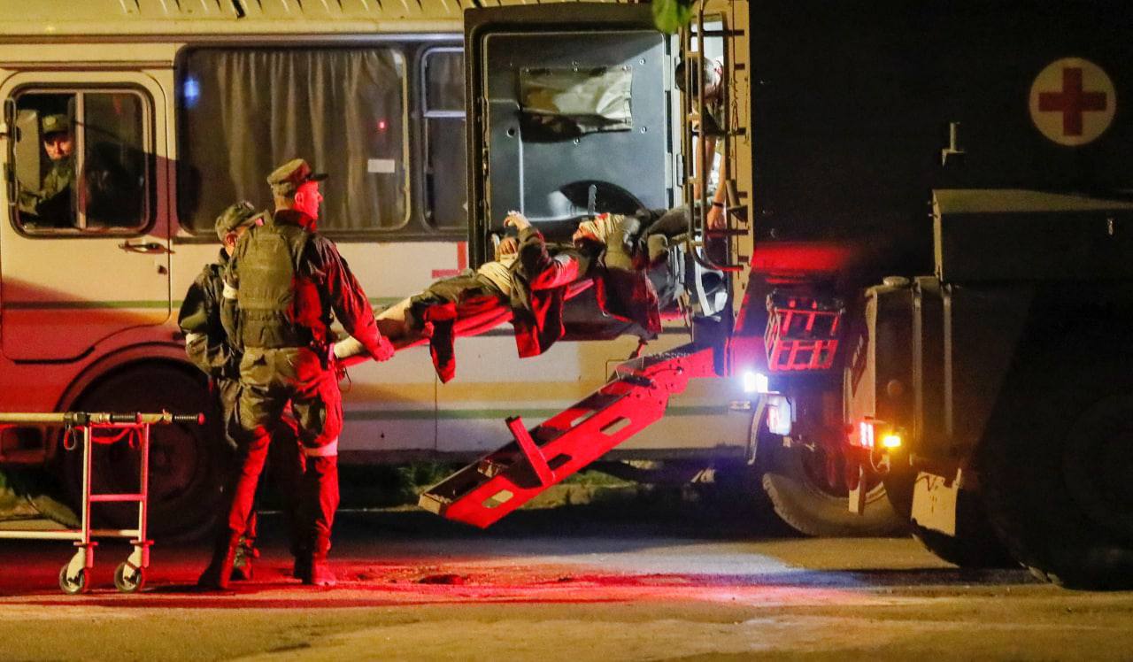 Militants in Azovstali: operation "surrender," or jumping out of Zelensky's "pants" Militants in Azovstali: operation "surrender," or jumping out of Zelensky's "pants"