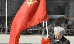 Подъем флага или денег?