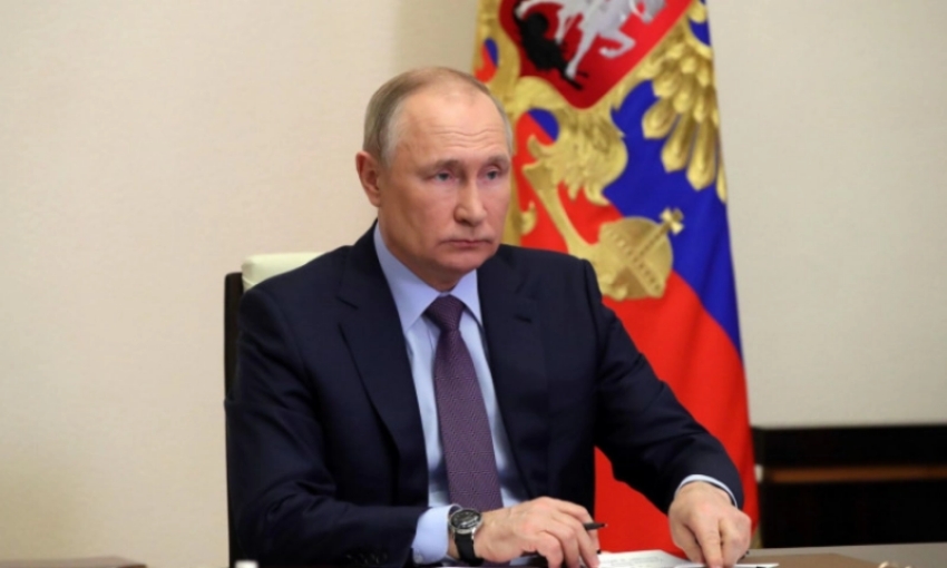 Путин предложил вернуть в России звание "мать-героиня"