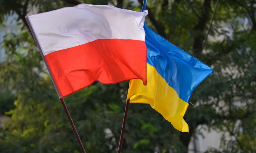 Экс-дипломат Ищенко: особый статус для поляков позволит Варшаве ввести войска на Украину