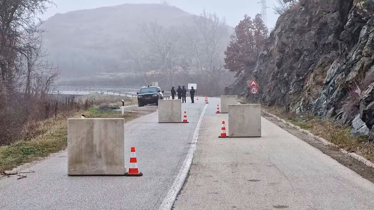 Serbs on the barricades Serbs on the barricades