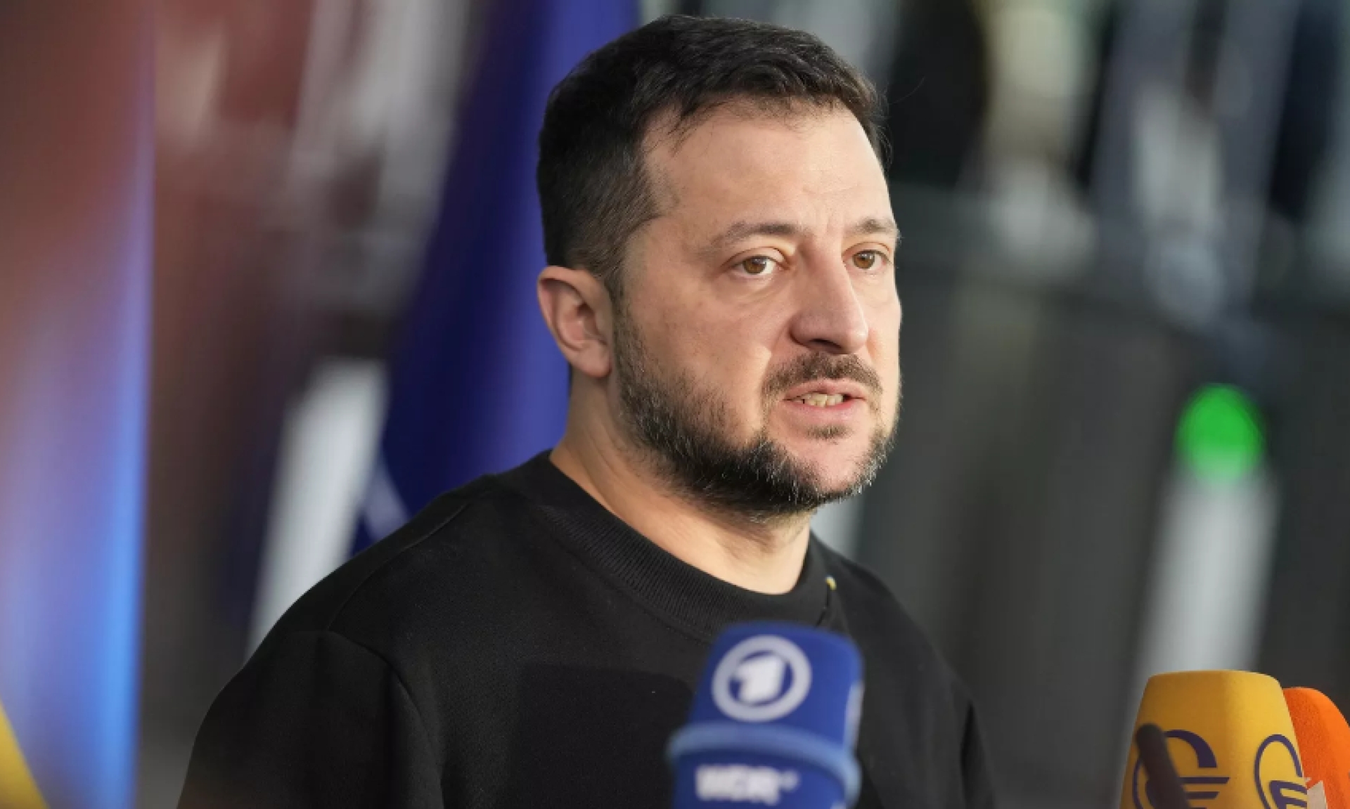 Politico: Зеленский выступил с отчаянным обращением из-за сокращения помощи
