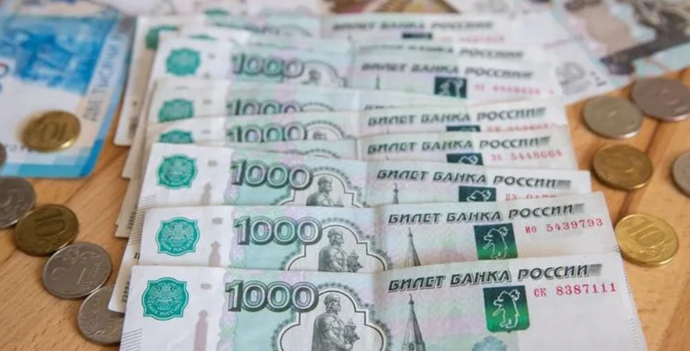 Минимальную зарплату в Петербурге повысили до 25 тысяч рублей