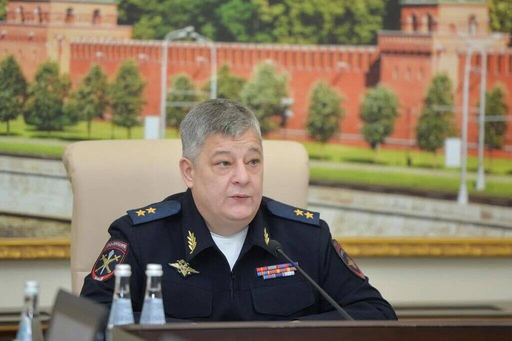 В секретарши я бы пошел: дела генерала Строганова приняла подчиненная В секретарши я бы пошел: дела генерала Строганова приняла подчиненная