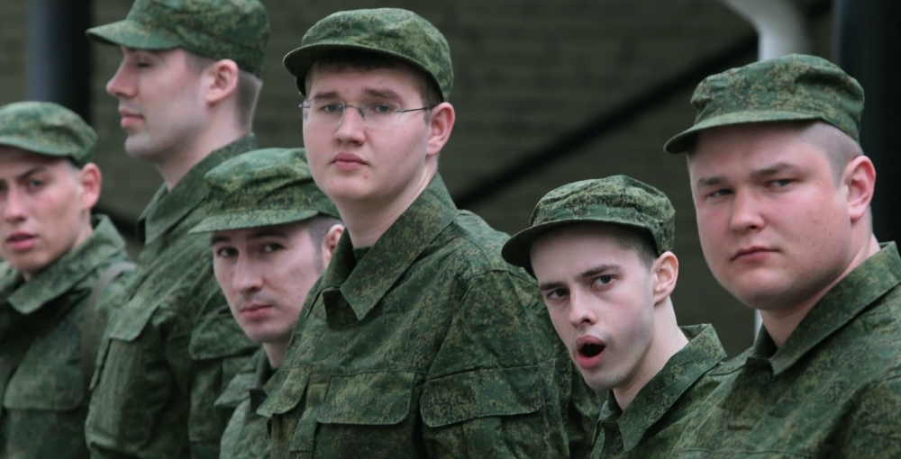 Срочники будут служить в частях на территории РФ
