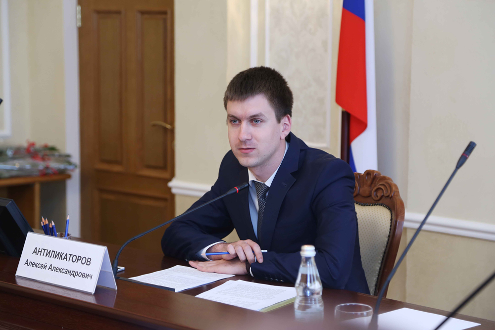 Мэр Кстенин ушел в "сантехники" Мэр Кстенин ушел в "сантехники"