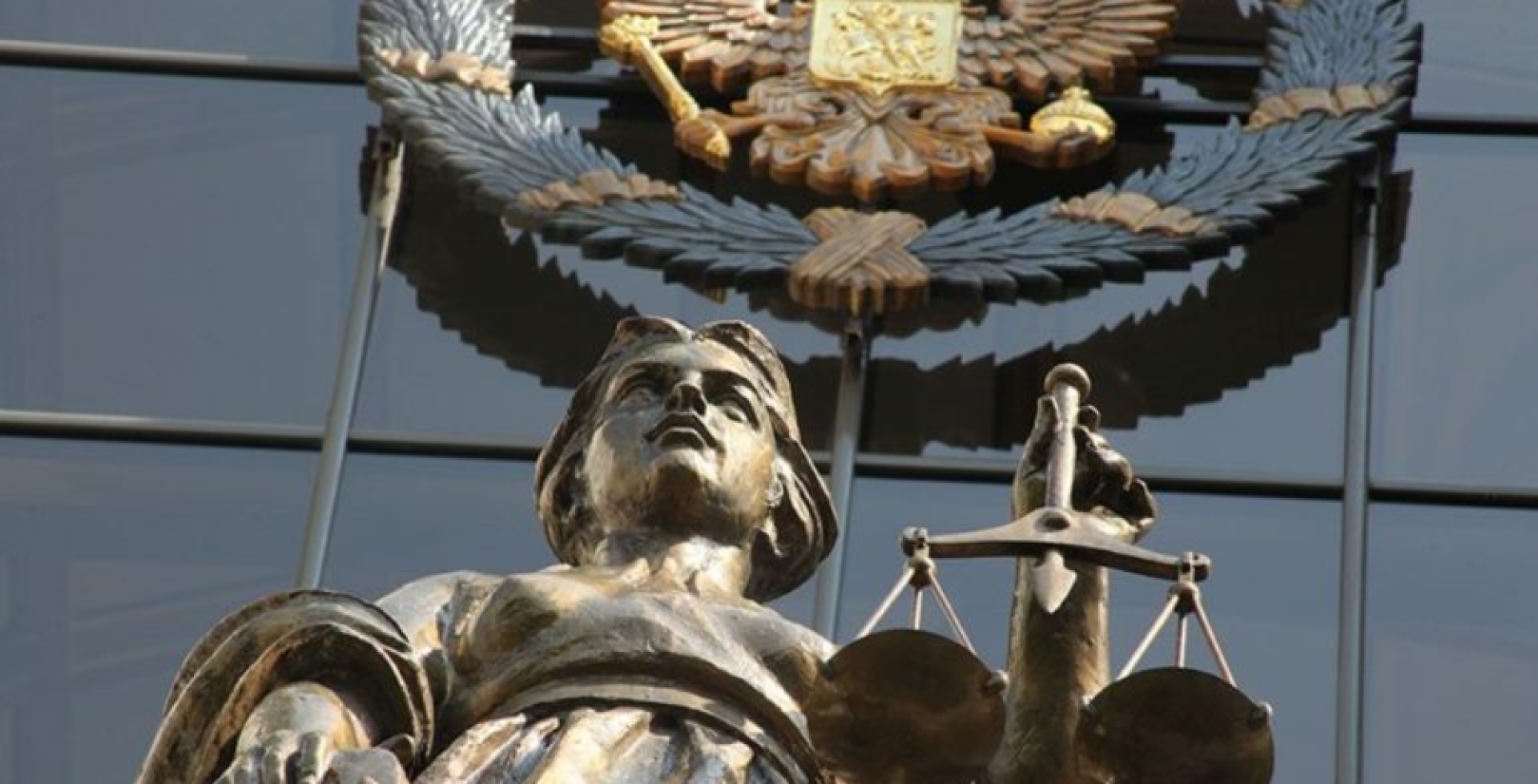 В Брянске осужден экс-главбух больницы за взятки на почти 800 тысяч рублей