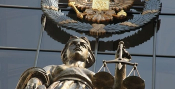 В Брянске осужден экс-главбух больницы за взятки на почти 800 тысяч рублей