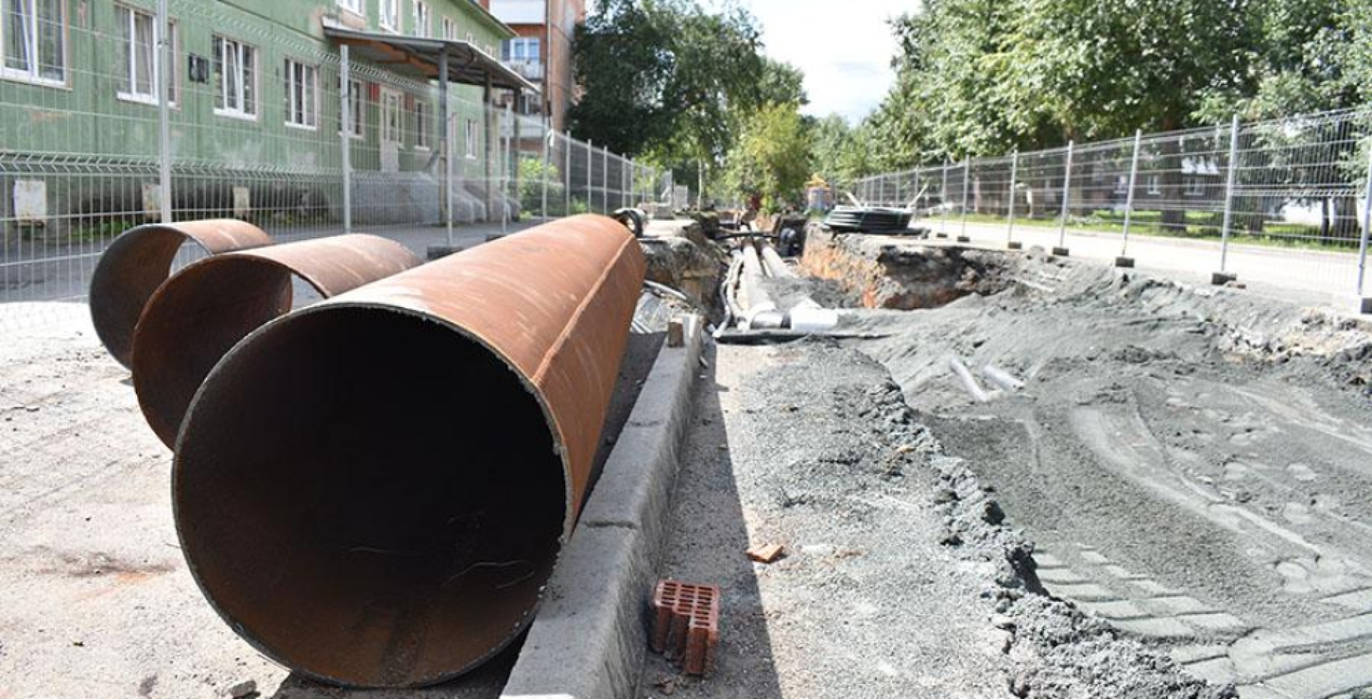 Более 1,6 км труб заменят в Калининском районе в рамках залповой реконструкции