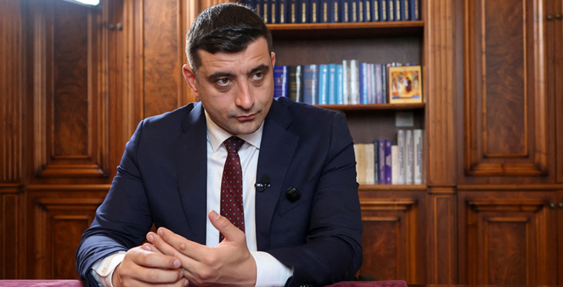 Оппозиционер Джеордже Симион лидирует в первом туре президентских выборов в Румынии