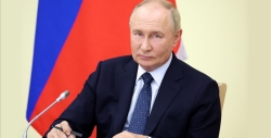Путин наградил званием "Мать-героиня" трех жительниц России