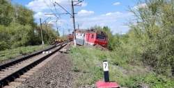 В Тольятти сошел с рельсов локомотив грузового поезда: движение задержано