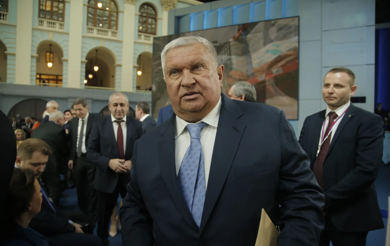 Сечин протянул руку Минцу Сечин протянул руку Минцу