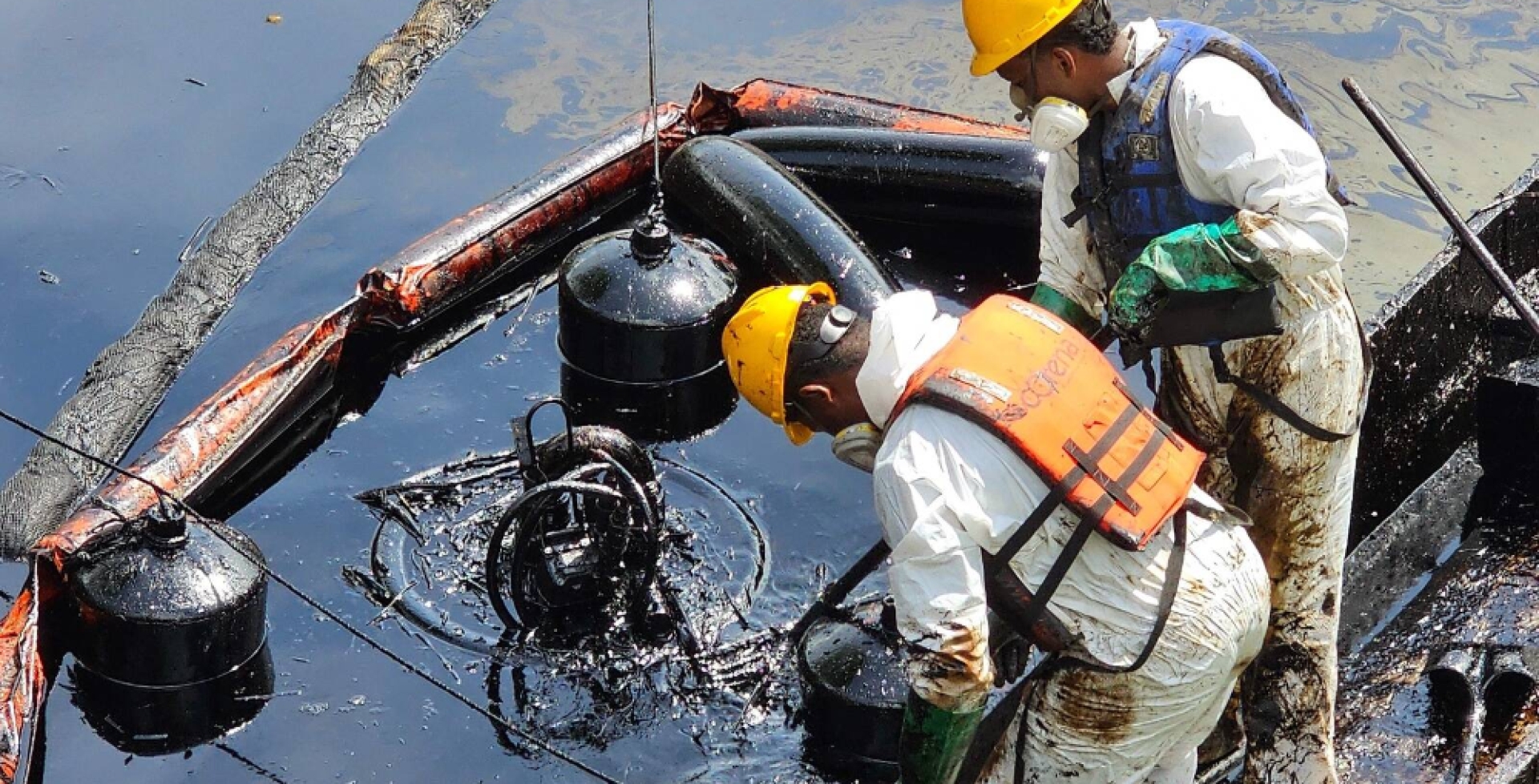 Нефтяные котировки слабеют на фоне тревог о росте добычи в рамках ОПЕК+