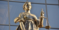 Сотрудник Минздрава помещен под домашний арест по делу о взятке в особо крупном размере
