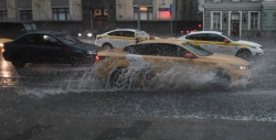 Тропические ливни затопили улицы Москвы