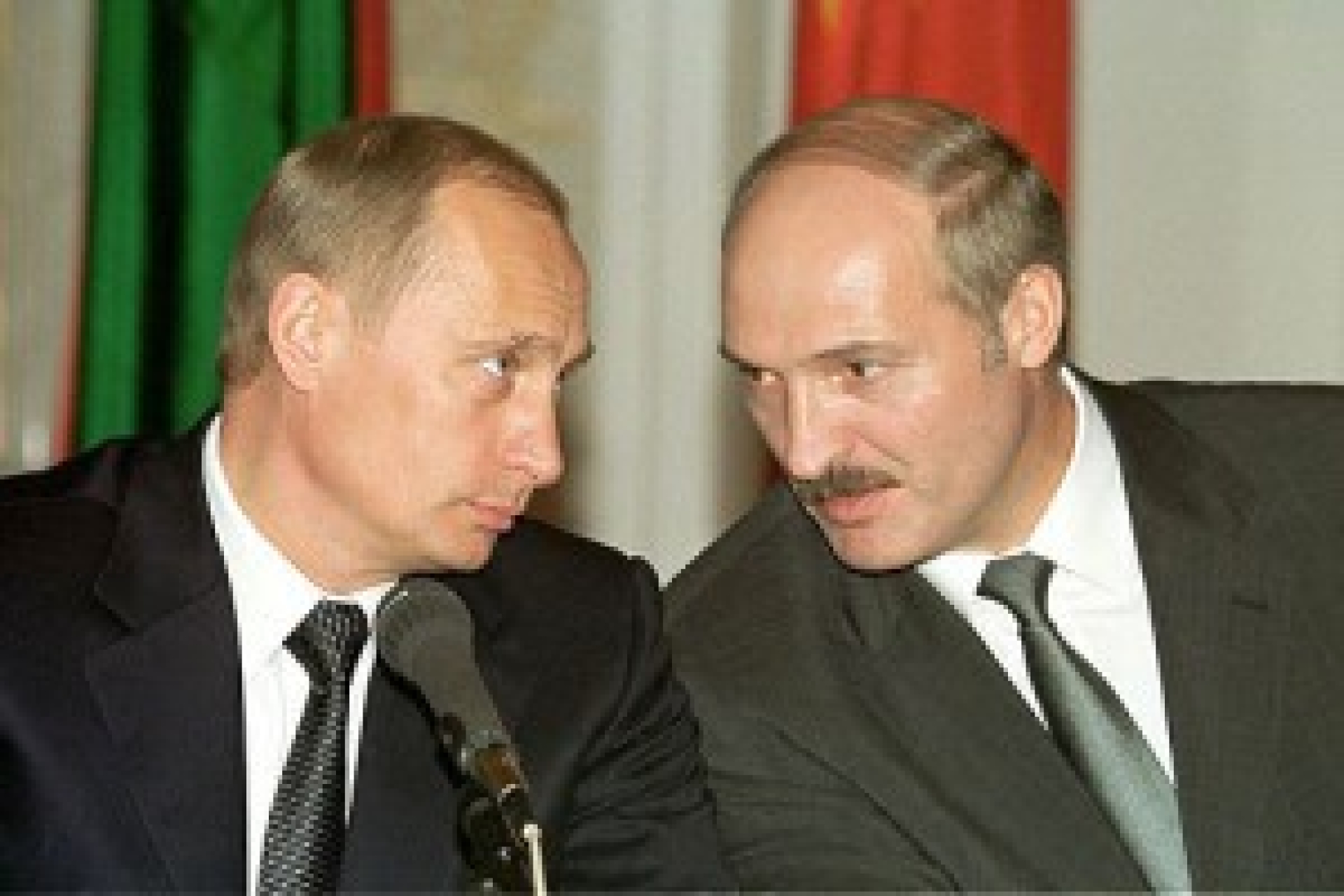 Россия вновь дает "дружеский" кредит Белоруссии